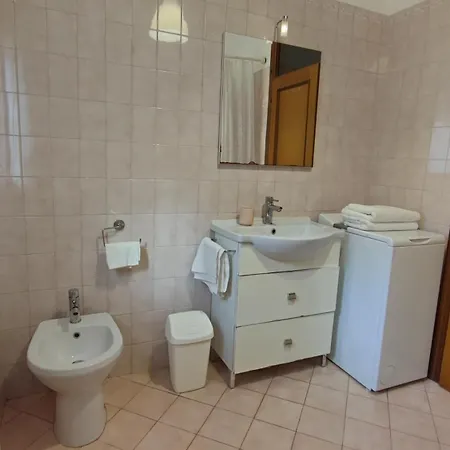 Apartment Ampio Bilocale Con Giardino