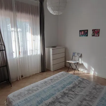 Apartment Ampio Bilocale Con Giardino